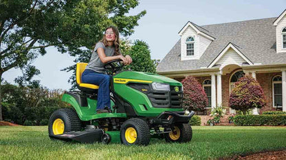 John Deere S140 Lawn Tractor 121.9cm