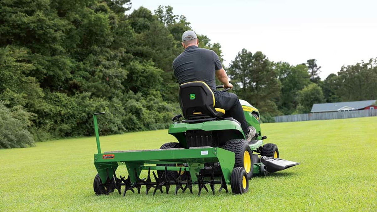 John Deere S140 Lawn Tractor 121.9cm